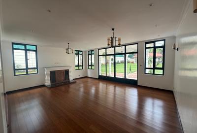 5 Bed House with En Suite at Old Runda - 2