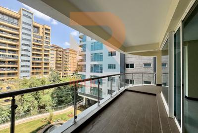 3 Bed Apartment with En Suite in Riverside
