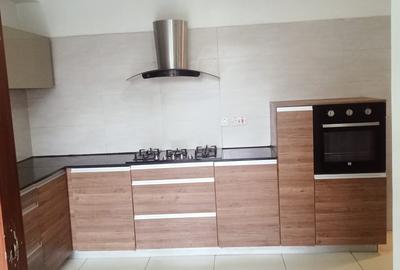 4 Bed Apartment with En Suite in Parklands - 2