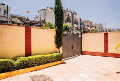 6 Bed Townhouse with En Suite at Dog Unit Road - 2
