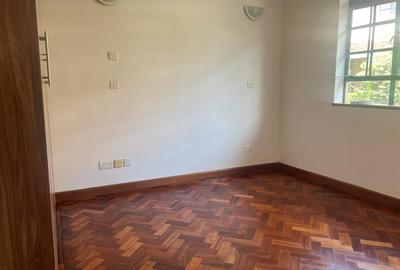 4 Bed Townhouse with En Suite in Kitisuru - 2