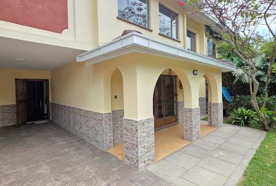 4 Bed Townhouse with En Suite at Lavington - 3