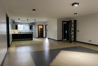 3 Bed Apartment with En Suite in Riverside - 2