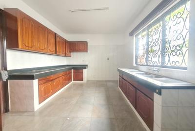 5 Bed Townhouse with En Suite at Off Argwings Kkodhek - 4