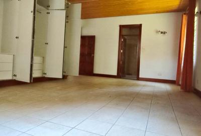 5 Bed Townhouse with En Suite in Rosslyn - 3