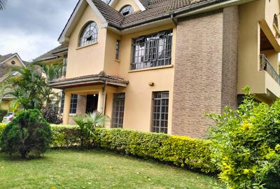 5 Bed Townhouse with En Suite at Lavington - 4