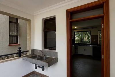 4 Bed Villa with En Suite in Lavington - 4