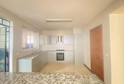 4 Bed Apartment with En Suite at Parklands - 2