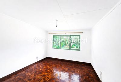 5 Bed House with En Suite in Kyuna - 3