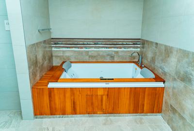 5 Bed Townhouse with En Suite in General Mathenge - 4
