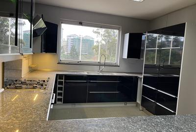 3 Bed Apartment with En Suite in Riverside - 3