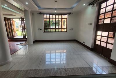 5 Bed House with En Suite in Runda - 3