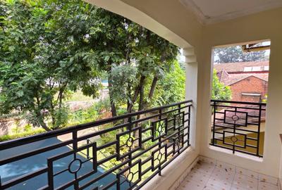 4 Bed Townhouse with En Suite at Lavington - 4