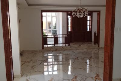 5 Bed Townhouse with En Suite in Lavington - 4