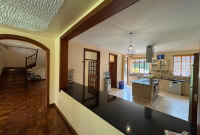 6 Bed House with En Suite in Runda - 4