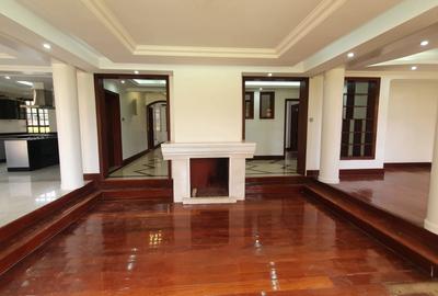 5 Bed House with En Suite in Runda - 2