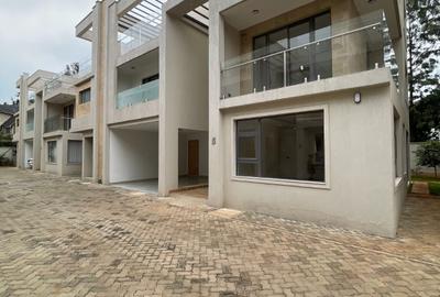 6 Bed Townhouse with En Suite in Lavington