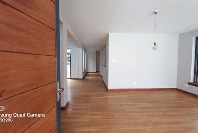 5 Bed House with En Suite in Spring Valley - 4