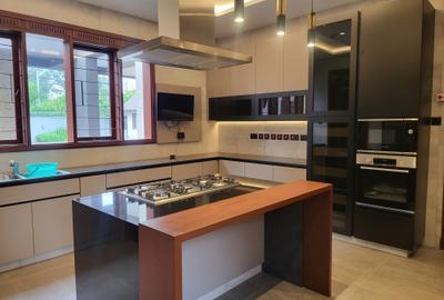 4 Bed House with En Suite in Runda - 2