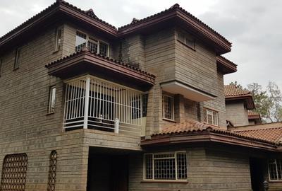 5 Bed Townhouse with En Suite at James Gichuru - 3