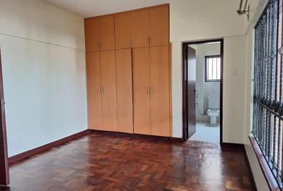 4 Bed Apartment with En Suite in Brookside - 4