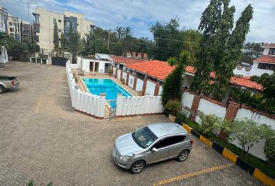 Serviced 2 Bed Apartment with En Suite at Greenwood