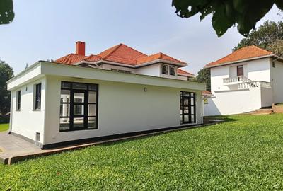 5 Bed House with En Suite at Ridgeways - 3