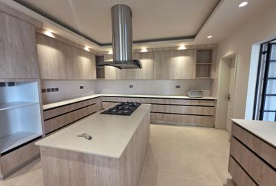 4 Bed Villa with En Suite in General Mathenge