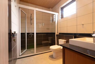 5 Bed Townhouse with En Suite in Spring Valley - 4