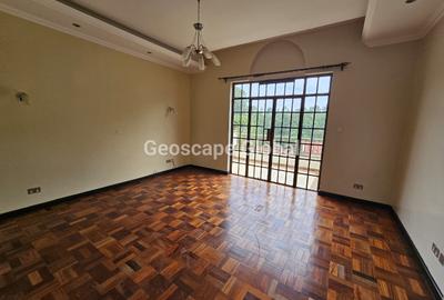 4 Bed Villa with En Suite in Rosslyn - 2