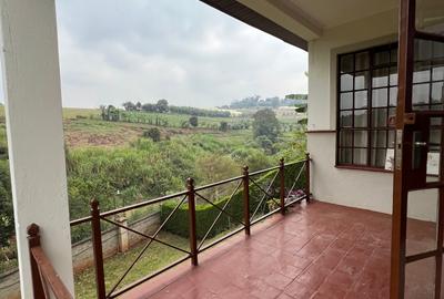 3 Bed Villa with En Suite at Redhill - 4