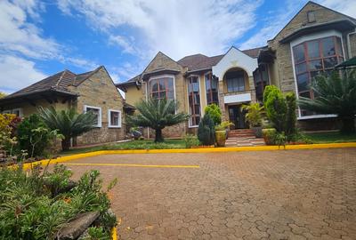 5 Bed House with En Suite in Runda