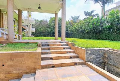 6 Bed Villa with En Suite in Ridgeways - 4