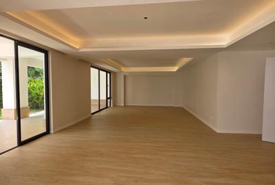 6 Bed Villa with En Suite in Kyuna - 3