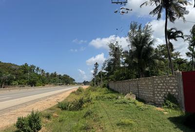Land at Kikambala - Mombasa Malindi Highway