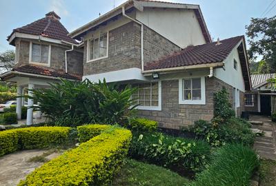 7 Bed House with En Suite at Streamdrive