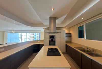 3 Bed Apartment with En Suite in Riverside - 2
