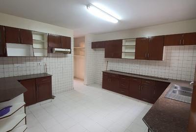 3 Bed Apartment with En Suite in Riverside - 2