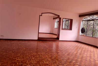 6 Bed Villa with En Suite in Nyari - 2