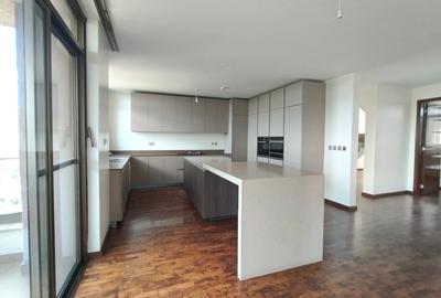4 Bed Apartment with En Suite in Westlands Area - 4
