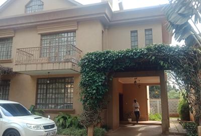 5 Bed Townhouse with En Suite in Lavington - 2
