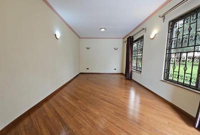 5 Bed Townhouse with En Suite in Westlands Area - 3