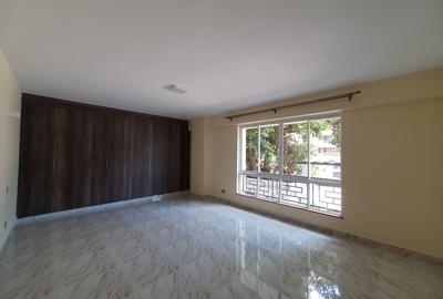 4 Bed Apartment with En Suite in Parklands - 2