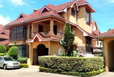5 Bed Townhouse with En Suite at - 2