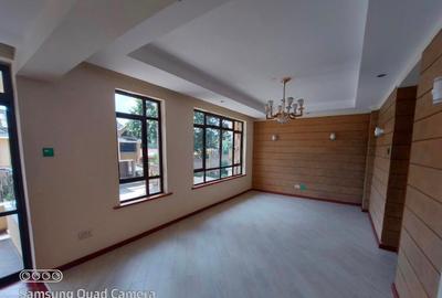 5 Bed Townhouse with En Suite in Lavington - 2