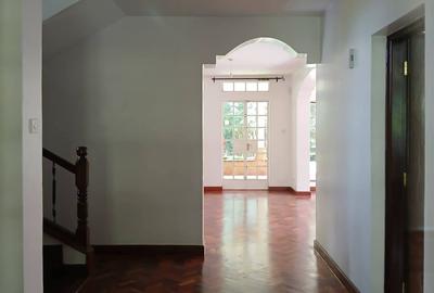 5 Bed Townhouse with En Suite in Rosslyn - 3