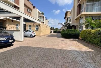 4 Bed Townhouse with En Suite in Lavington - 2