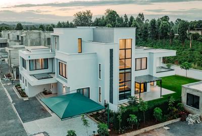 5 Bed Villa with En Suite in Runda - 3