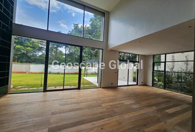 5 Bed House with En Suite in Runda - 2