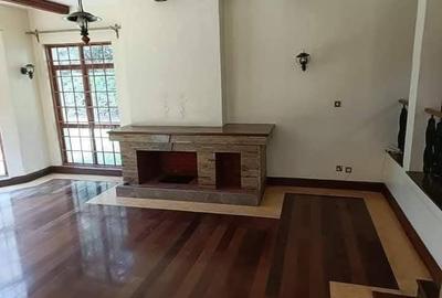 5 Bed House with En Suite at Mimosa - 2